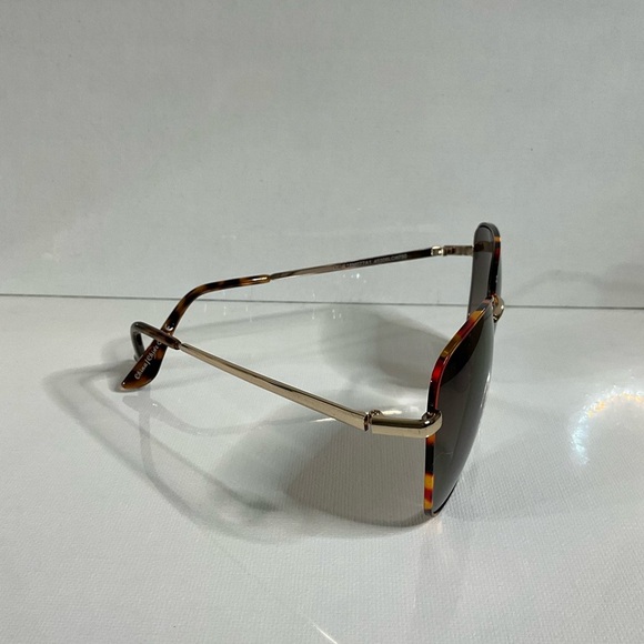 Elegant Tortoise Shell Sunglasses - Picture 2 of 5